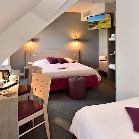 Paul & Pia - Welcome 3*