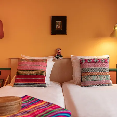 Paul & Pia - Welcome 3*